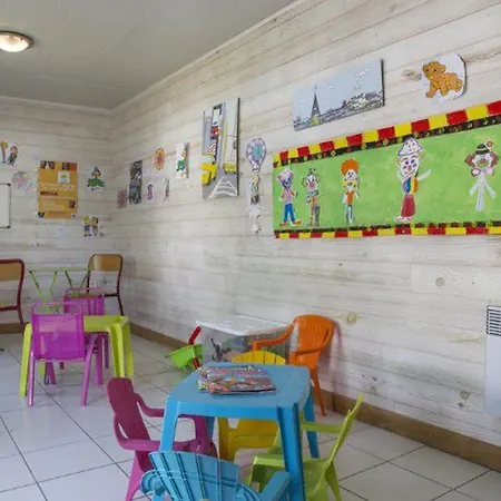 Mobil-home Confortable Avec Terrasse à - Api-1-52-286 *