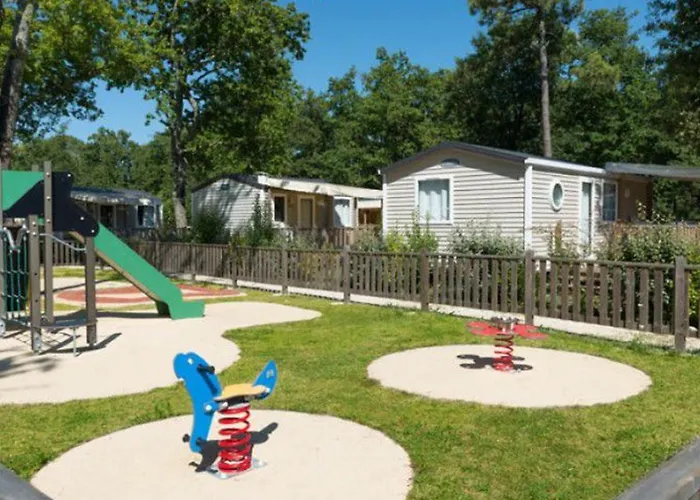 Mobil-home Confortable Avec Terrasse à - Api-1-52-286 Parque de Campismo Royan